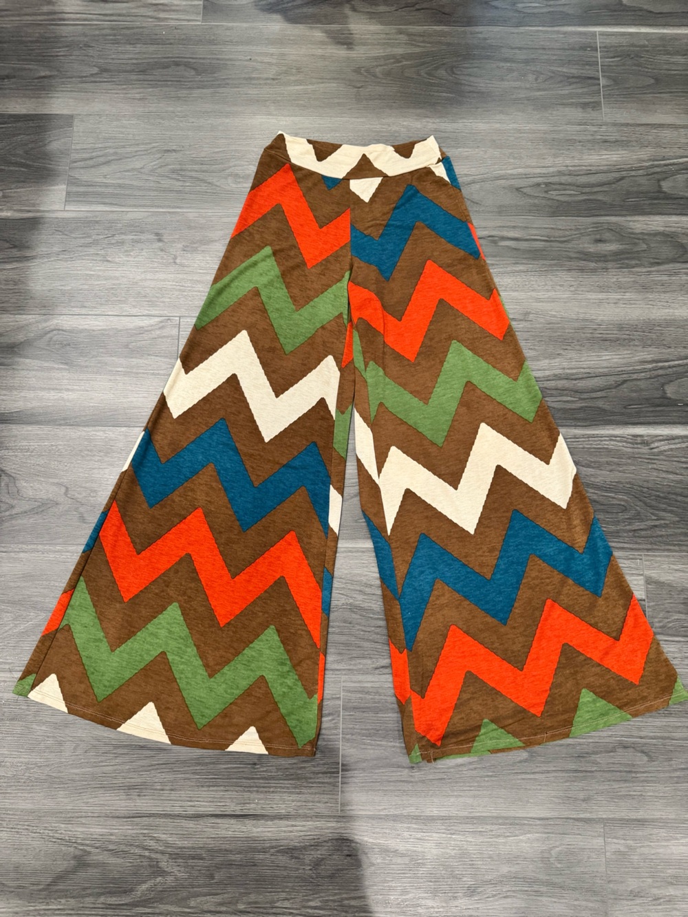 Auditions Multicolor Chevron Top in Brown, Teal & Cream
